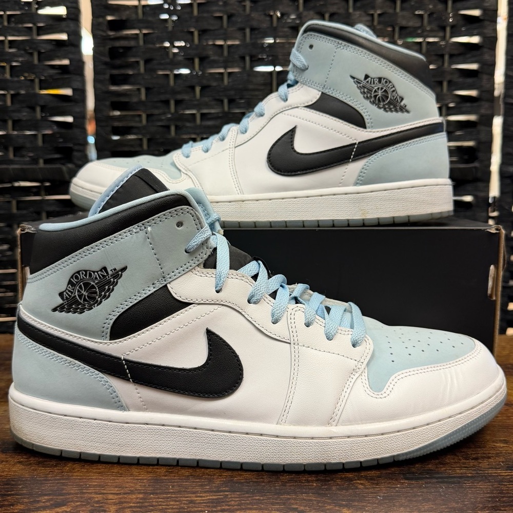 Air Jordan 1 Mid SE 'White Ice Blue'